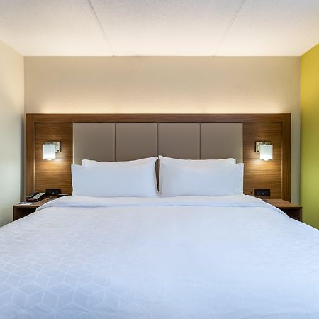 Holiday Inn Express & Suites Cedar Falls Εξωτερικό φωτογραφία
