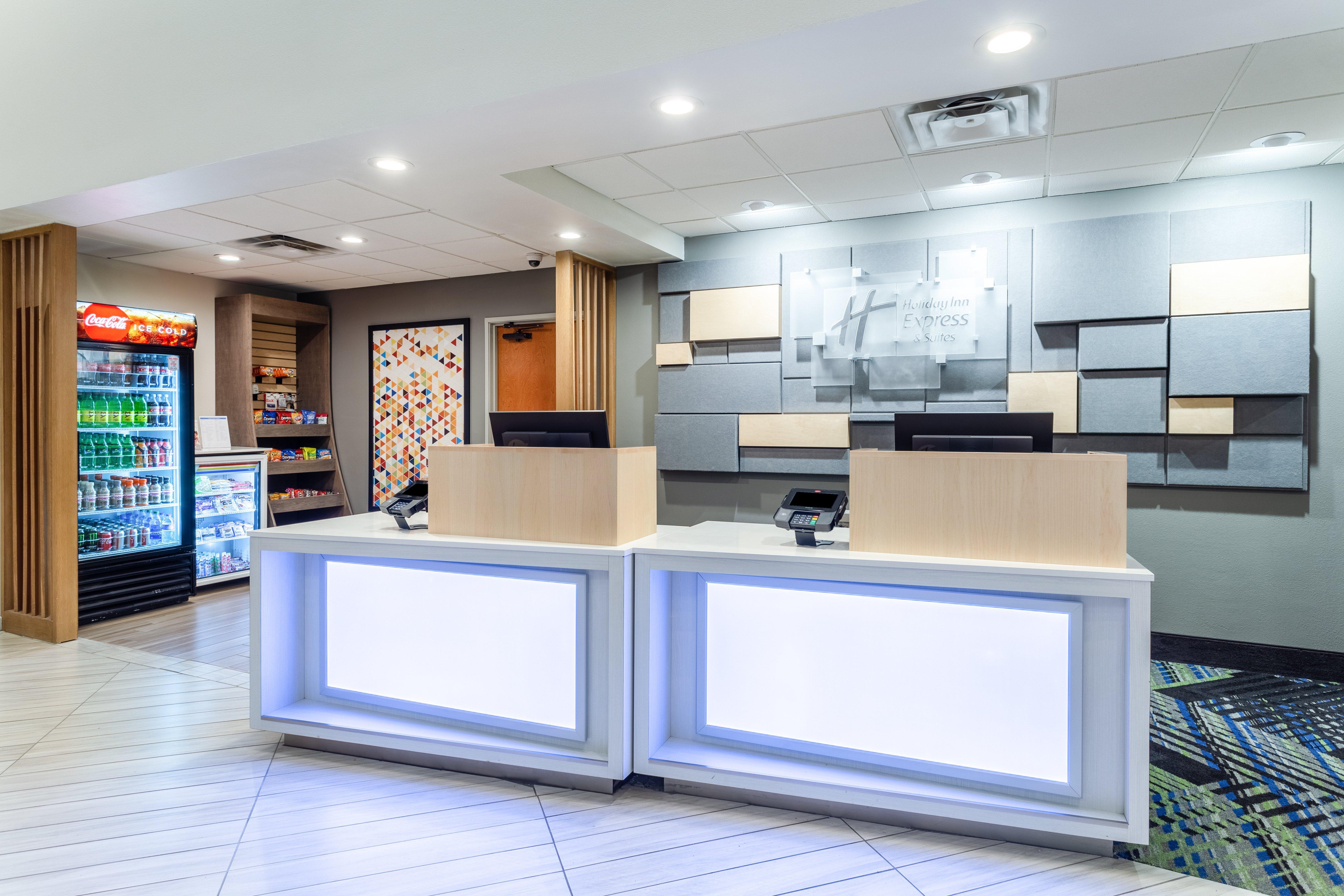 Holiday Inn Express & Suites Cedar Falls Εξωτερικό φωτογραφία