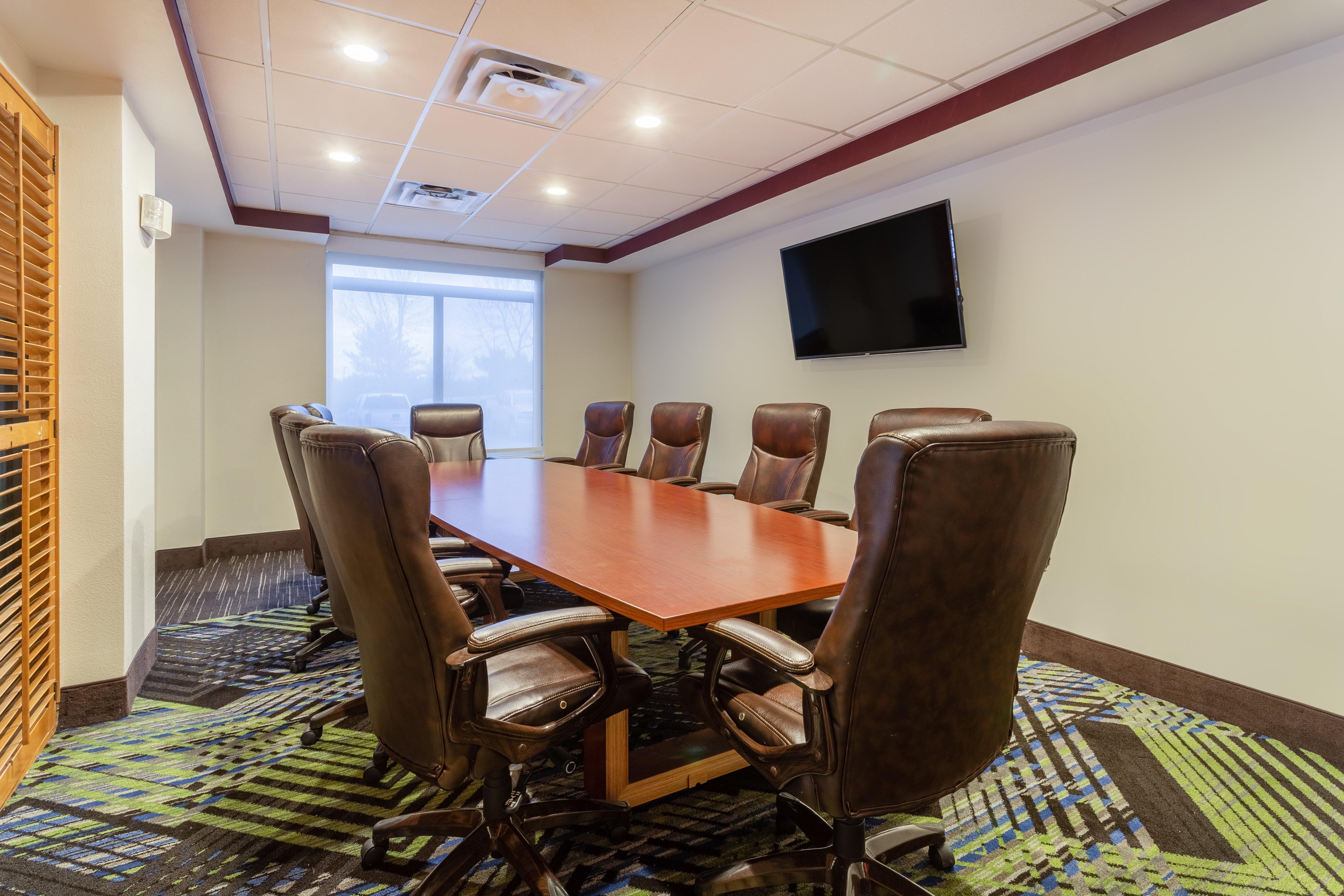 Holiday Inn Express & Suites Cedar Falls Εξωτερικό φωτογραφία
