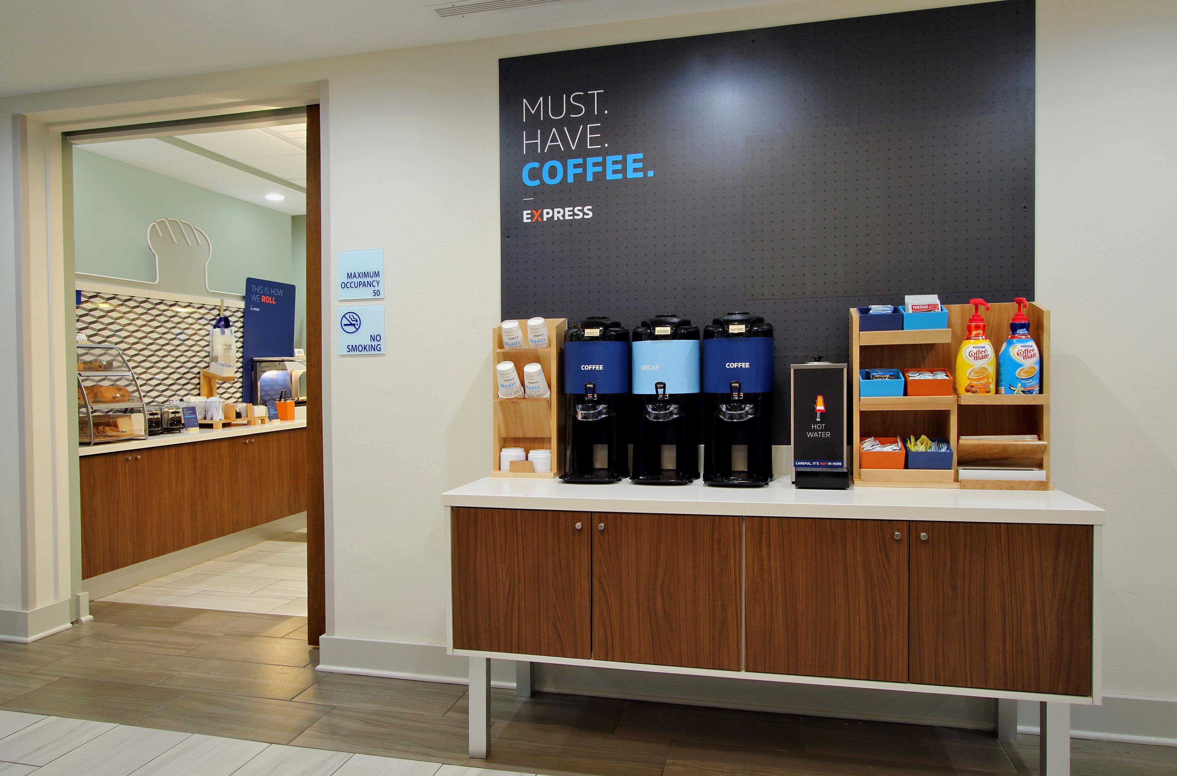 Holiday Inn Express & Suites Cedar Falls Εξωτερικό φωτογραφία