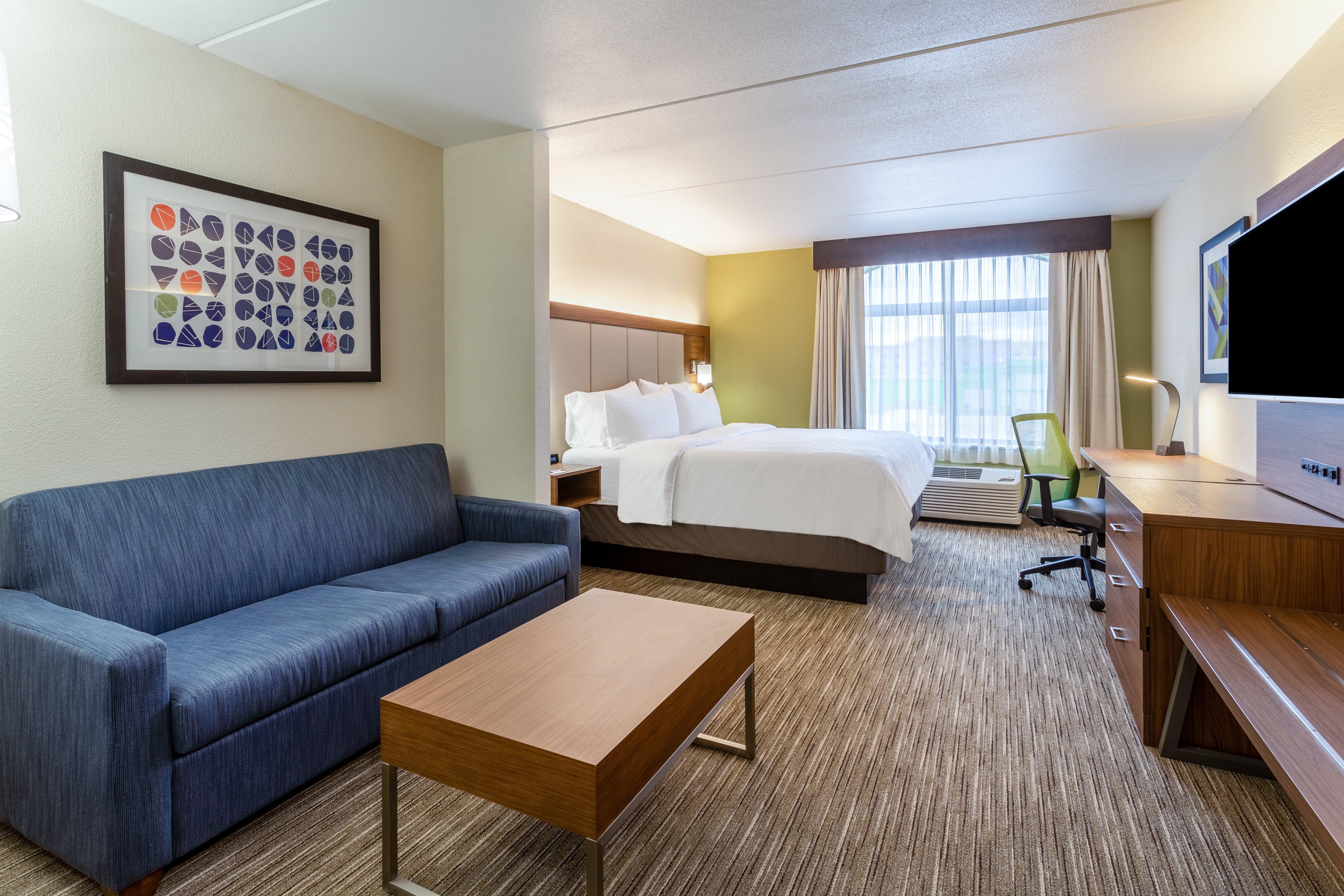 Holiday Inn Express & Suites Cedar Falls Εξωτερικό φωτογραφία