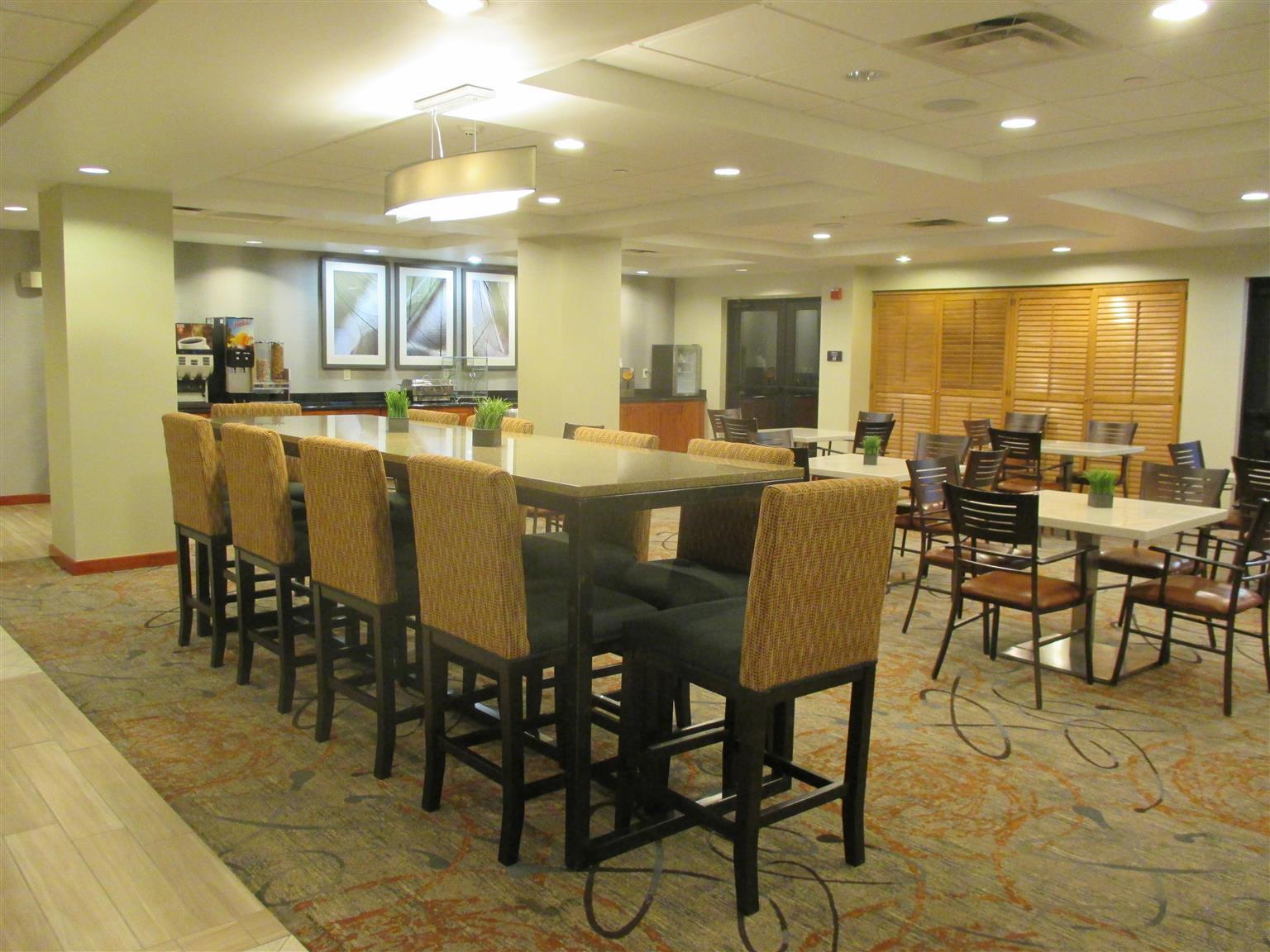 Holiday Inn Express & Suites Cedar Falls Εξωτερικό φωτογραφία