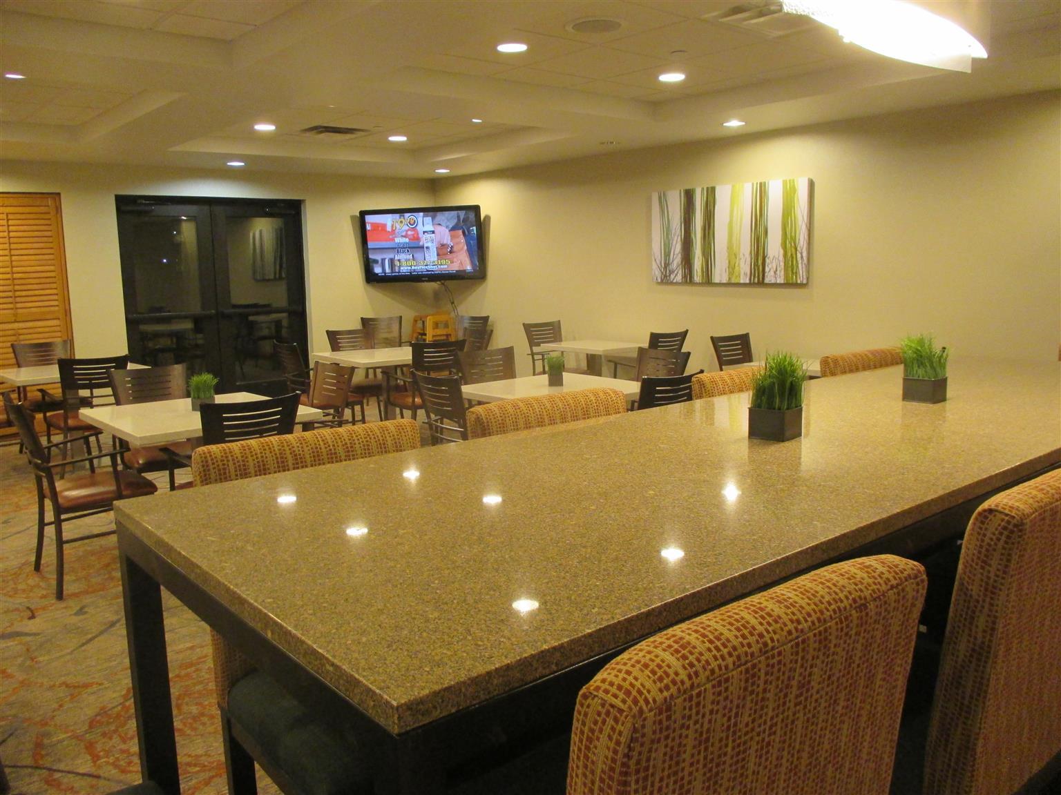 Holiday Inn Express & Suites Cedar Falls Εξωτερικό φωτογραφία