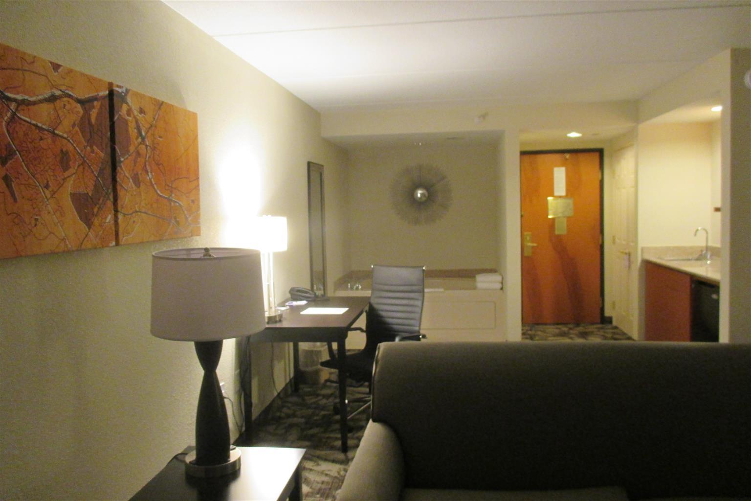 Holiday Inn Express & Suites Cedar Falls Εξωτερικό φωτογραφία